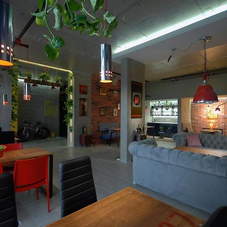 לבוב Cubby Hotel מראה חיצוני תמונה