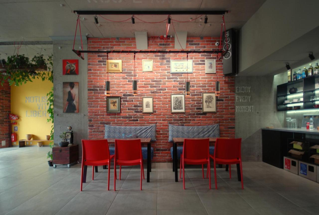 לבוב Cubby Hotel מראה חיצוני תמונה